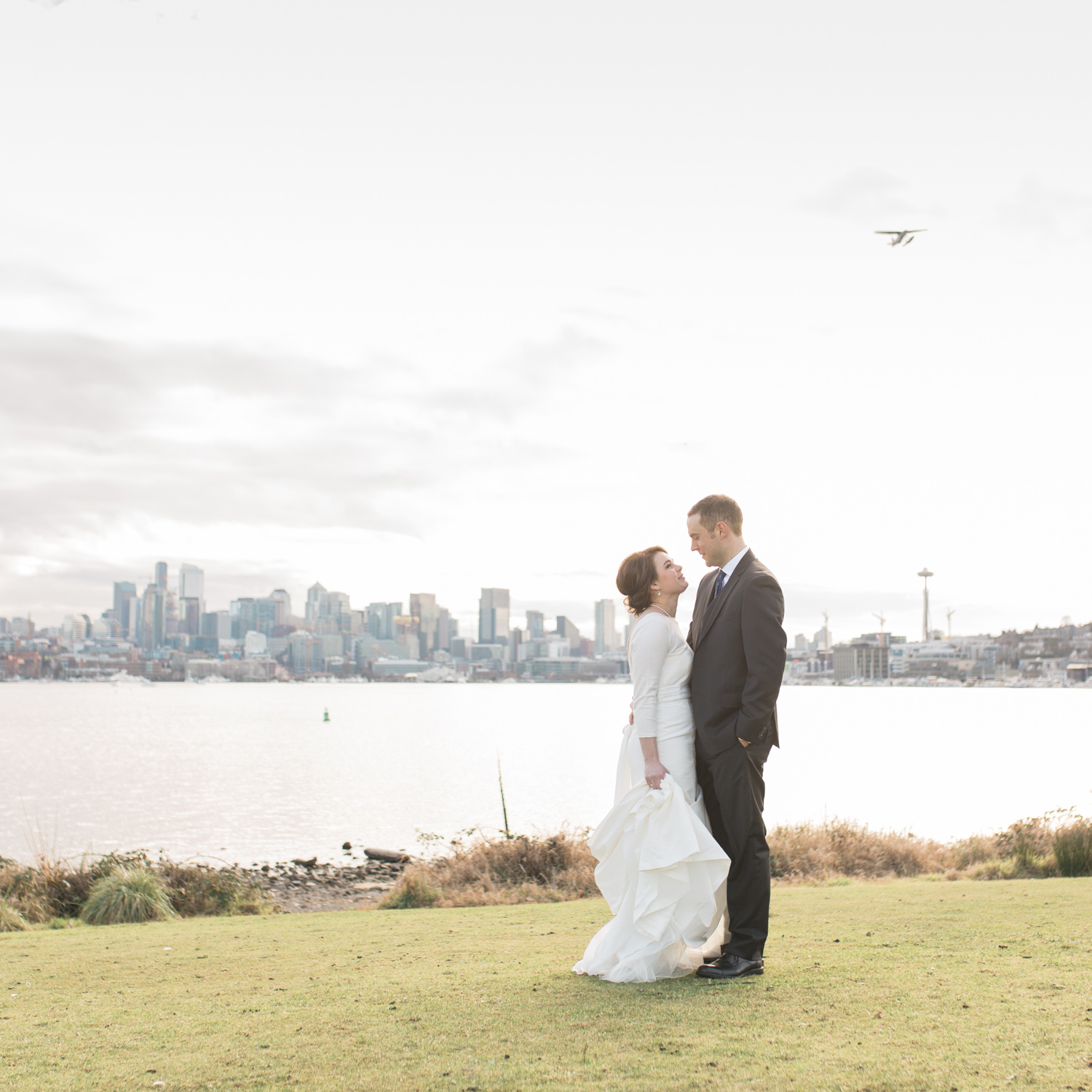 Seattle Skyline wedding photos at Gas Works Park, Seattle,Wa